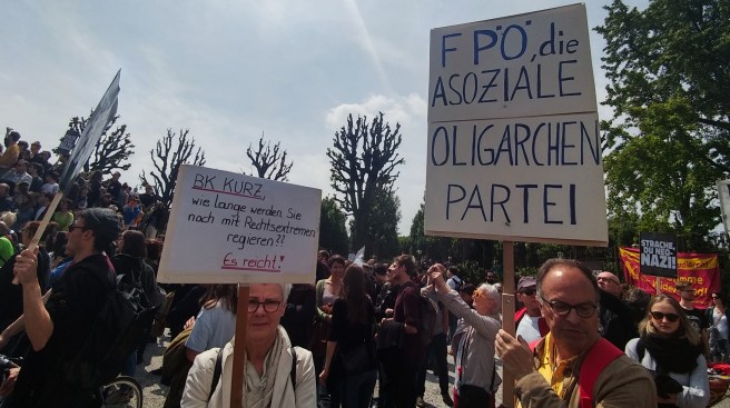 Manif devant la chancellerie